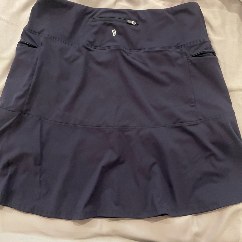 Navy skort Santiny 19” golf skort. Zipper pockets, high waist.